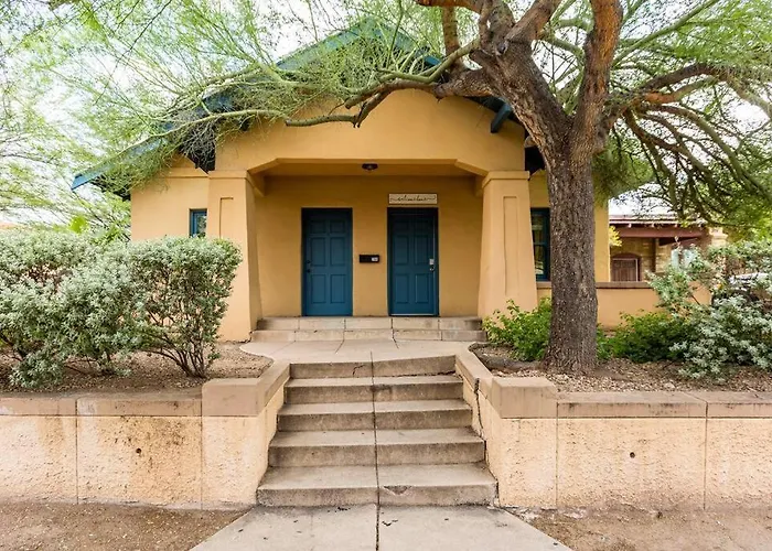 Happy Cactus Walkable 2br By Uofa And Parking *