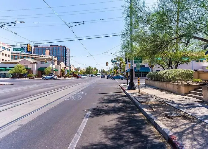 Happy Cactus Walkable 2br By Uofa And Parking