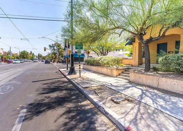 Happy Cactus Walkable 2br By Uofa And Parking